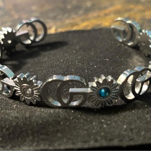 Silver Floral Fashion Bracelet Cuff - Picture 3 of 4